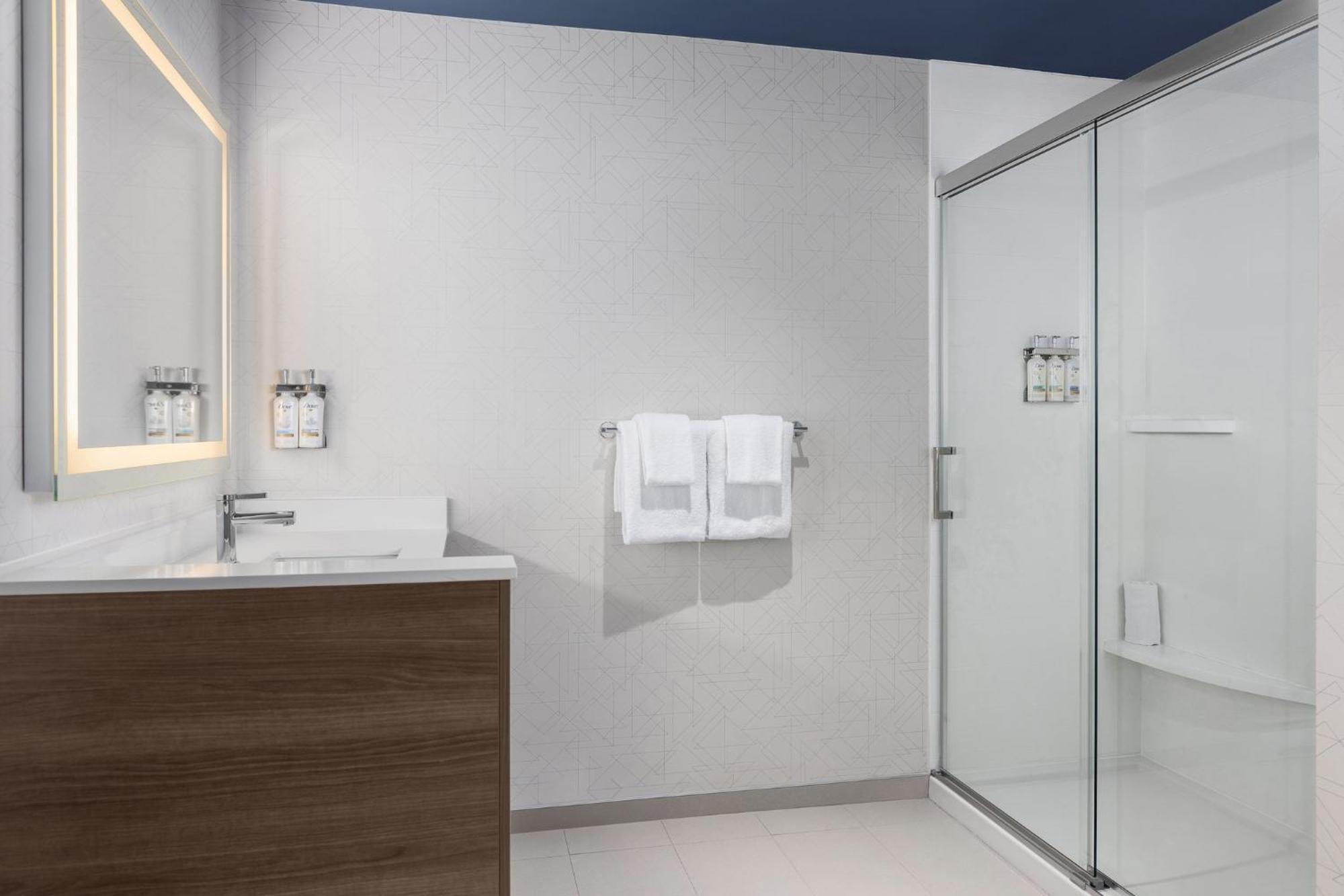 Express Airport - St-laurent By Ihg