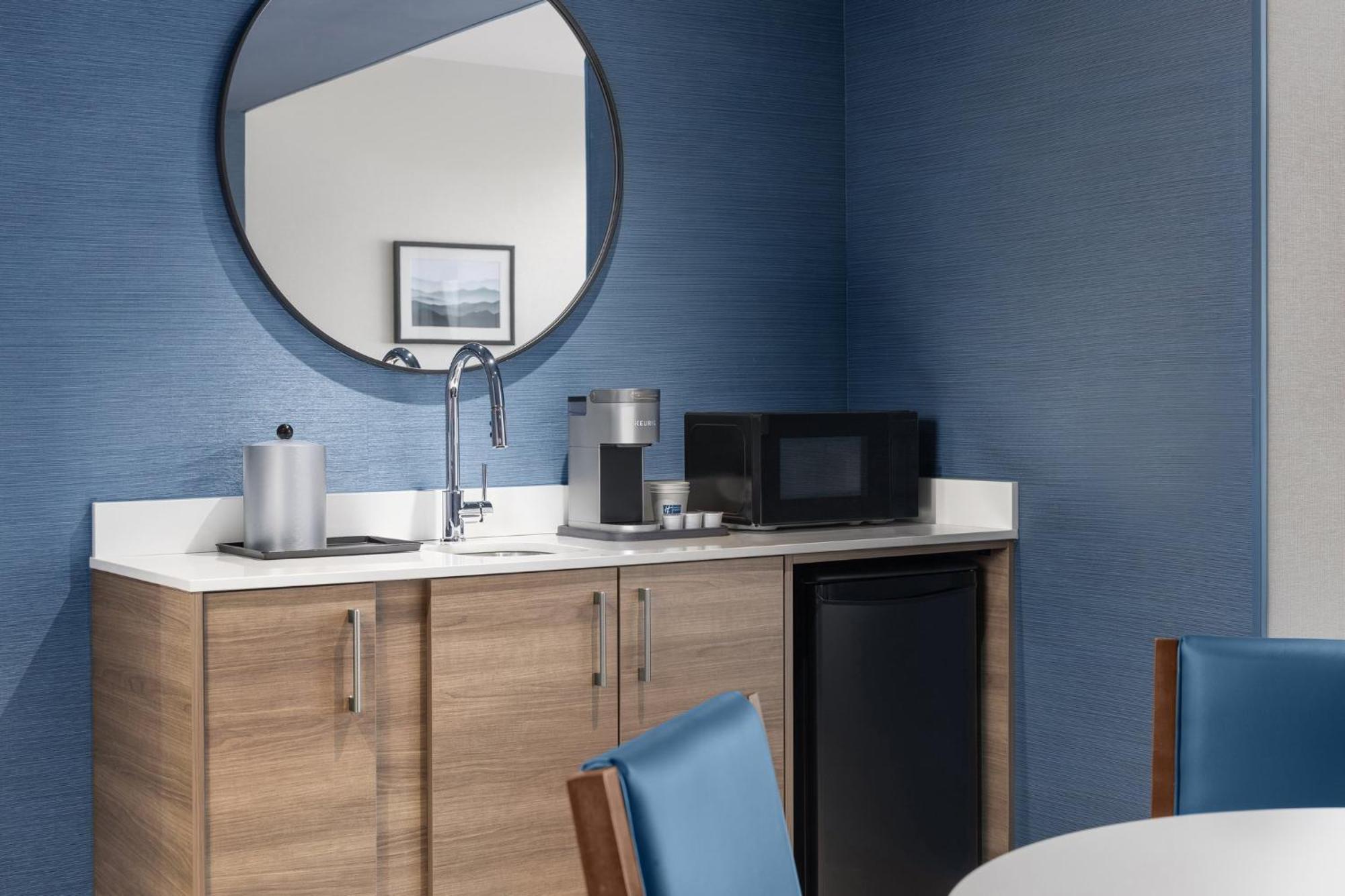 Hotel Express Airport - St-laurent By Ihg Montreal