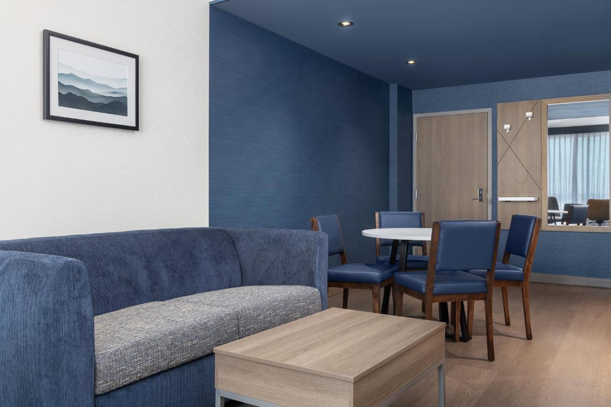 Express Airport - St-laurent By Ihg 2*