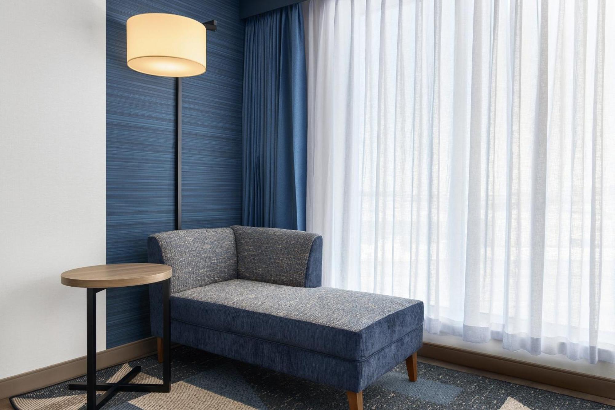 Express Airport - St-laurent By Ihg 2*