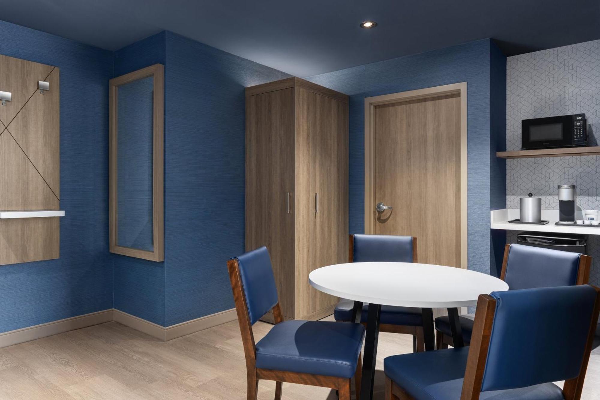 Hotel Express Airport - St-laurent By Ihg